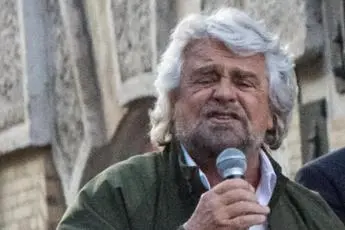 Elezioni Roma, Grillo a Raggi: \"Io sarò sempre con te\"