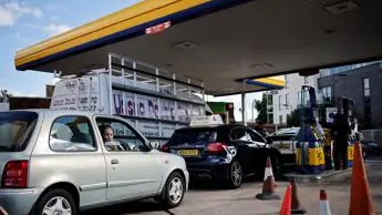 Gb, crisi della benzina: da lunedì interviene l'esercito