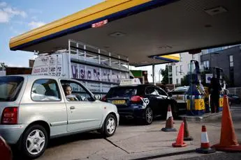 Gb, crisi della benzina: da lunedì interviene l'esercito