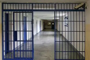 Geloso della fidanzata, 18enne spara al padre di lei