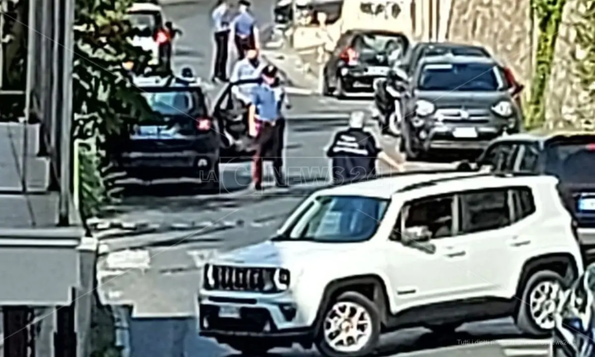 Cetraro, presunto ordigno sotto l'auto della moglie di Giuseppe Aieta