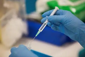 Iss: vaccino protegge al 77% da infezione e oltre 90% da ricovero