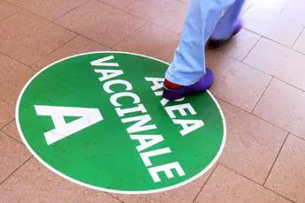Covid, Pregliasco: \"Anche con 80% vaccinati a settembre no immunità gregge\"