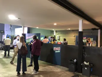 Roma: open bar, manifesti e mascherine per 'Gualtieri sindaco', in 2000 mq stile newyorkese