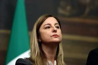 Elezioni a Roma, Lombardi a Raggi: \"Corazzate? Politica non è Risiko\"