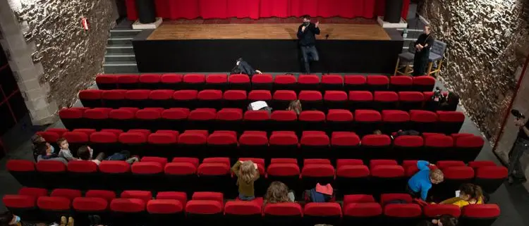 Riapertura discoteche, capienza cinema, teatri e stadi: le misure