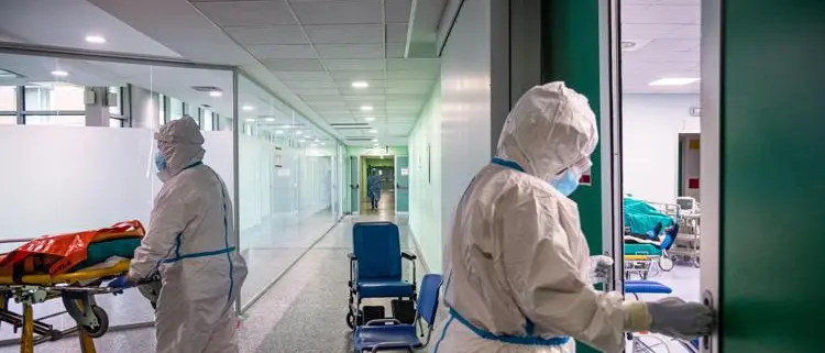 Covid Italia, cala l’incidenza dei contagi. La Calabria non è tra le regioni “a rischio”