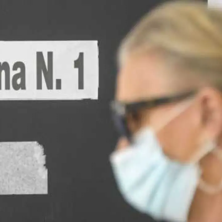 Castrovillari, scatta una foto alla scheda elettorale durante il voto: denunciata 62enne