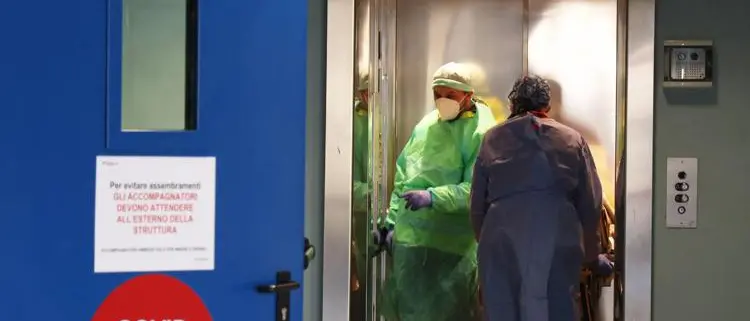 Covid Italia, Iss: \"Tasso ricovero 8 volte più alto per over 80 non vaccinati\"