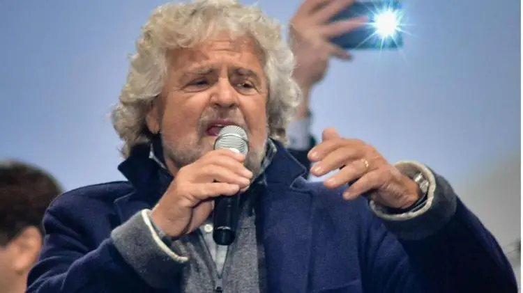 Green pass Italia, Grillo: \"Stato paghi tamponi a lavoratori\"