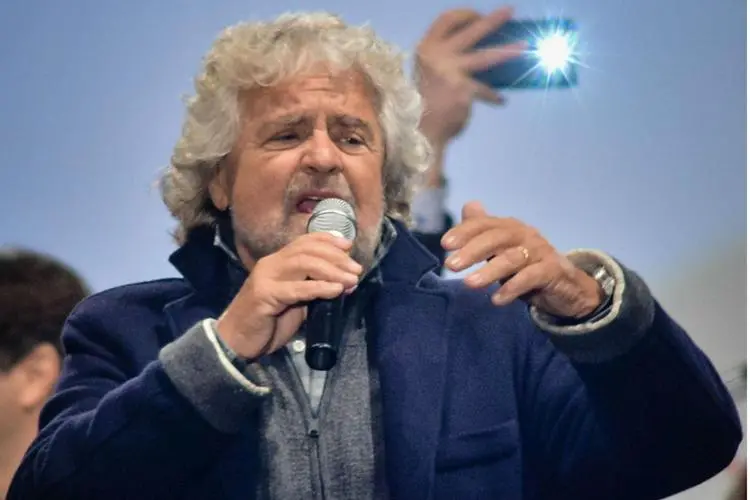 Green pass Italia, Grillo: \"Stato paghi tamponi a lavoratori\"