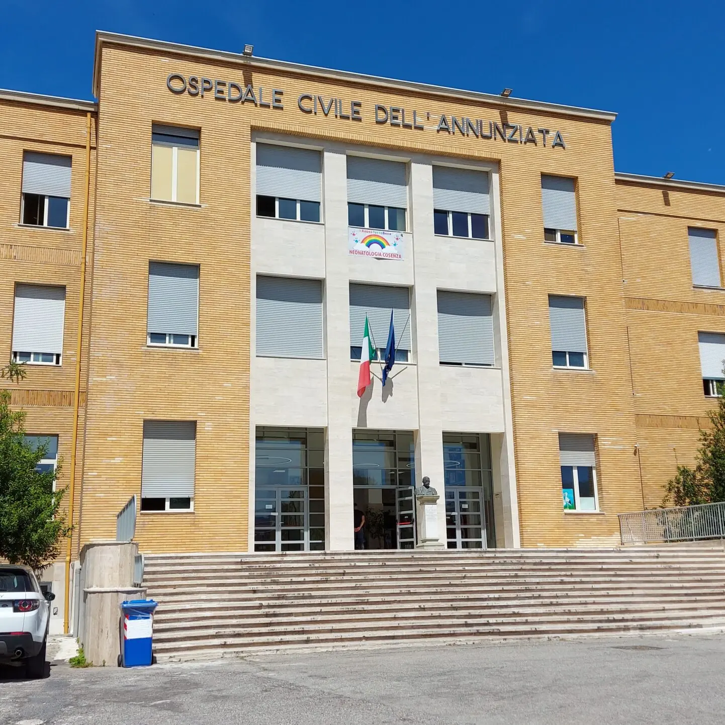 Pestaggio choc nella notte a Sangineto: addetto alla sicurezza ridotto in fin di vita, indaga la Procura\n
