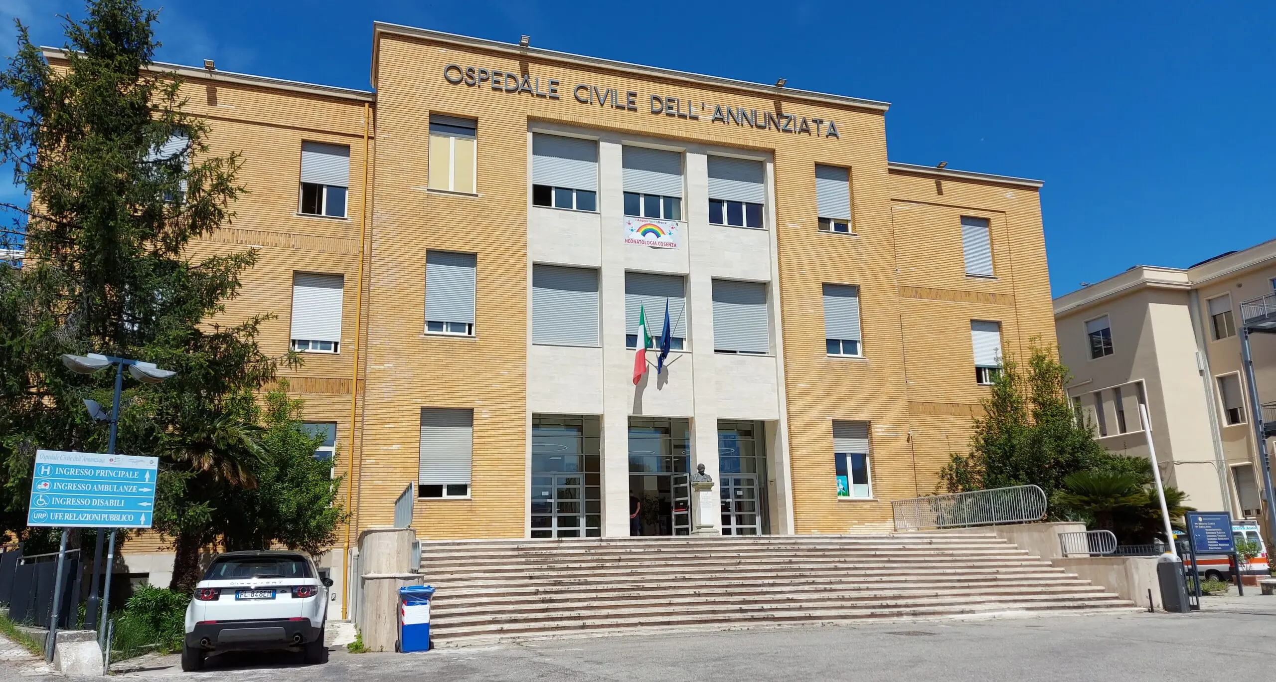 Pestaggio choc nella notte a Sangineto: addetto alla sicurezza ridotto in fin di vita, indaga la Procura\n