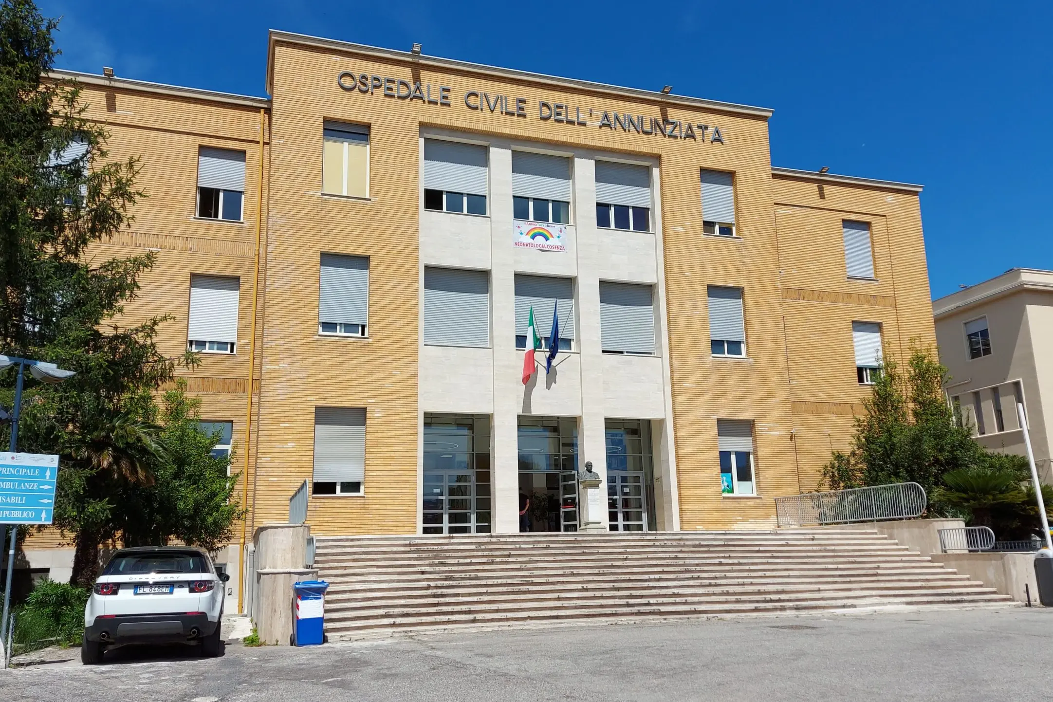 Pestaggio choc nella notte a Sangineto: addetto alla sicurezza ridotto in fin di vita, indaga la Procura\n