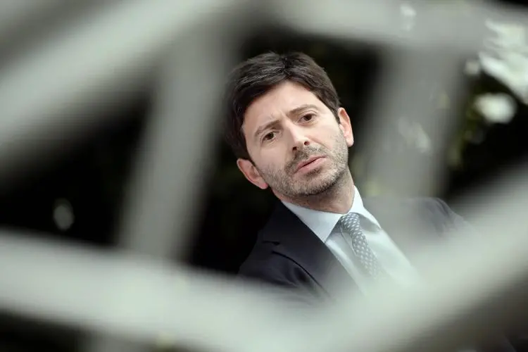 Covid, Speranza: \"Vaccinati oltre 80%, prima dose per 85%\"