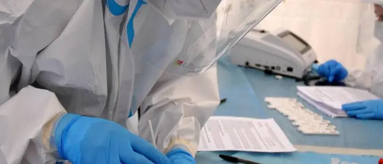 Covid, anche a Cosenza tamponi salivari a scuola: pandemia da monitorare