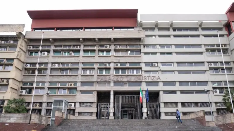 Laqueo, prestiti usurai e assunzioni \"mafiose\": udienza scoppiettante a Cosenza