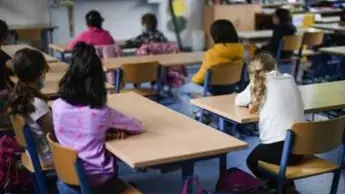Covid, \"bambini si infettano meno a scuola che a casa\": studio italiano