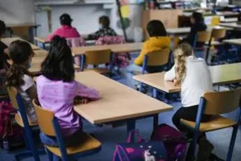Covid, \"bambini si infettano meno a scuola che a casa\": studio italiano