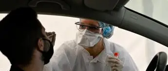 Green pass lavoro, Altems: \"Con obbligo quintuplicano tamponi, costo 21 mln al giorno\"