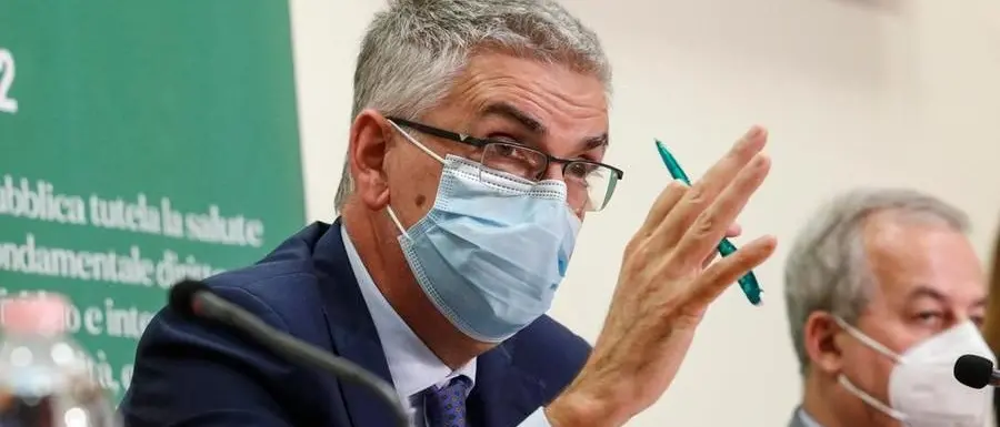 Covid Italia, Brusaferro: \"Rt in calo, casi in decrescita in tutte le fasce di età\"