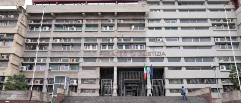 Cosenza, lascia i domiciliari il parrucchiere fermato per spaccio di droga