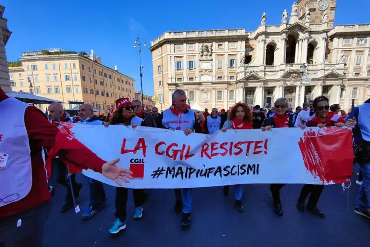 Assalto alla Cgil, manifestazione a Roma: corteo in marcia