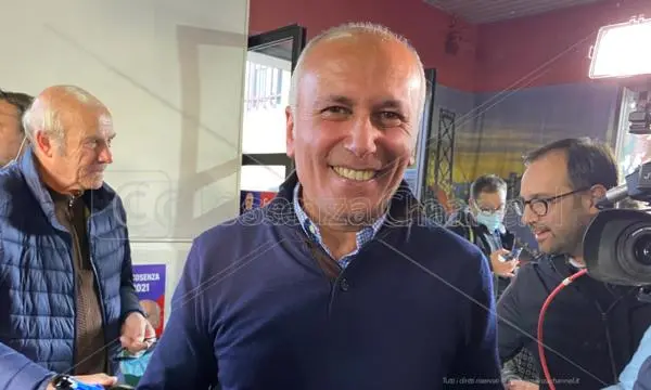 Franz Caruso è il nuovo Sindaco di Cosenza. Ko al ballottaggio Francesco Caruso