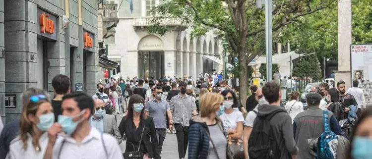 Covid oggi Italia, 2.983 contagi e 14 morti: bollettino 16 ottobre