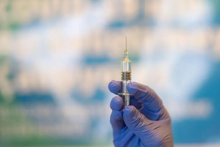 Vaccino covid, Ricciardi: \"Con 90% copertura stato emergenza si potrà attenuare\"