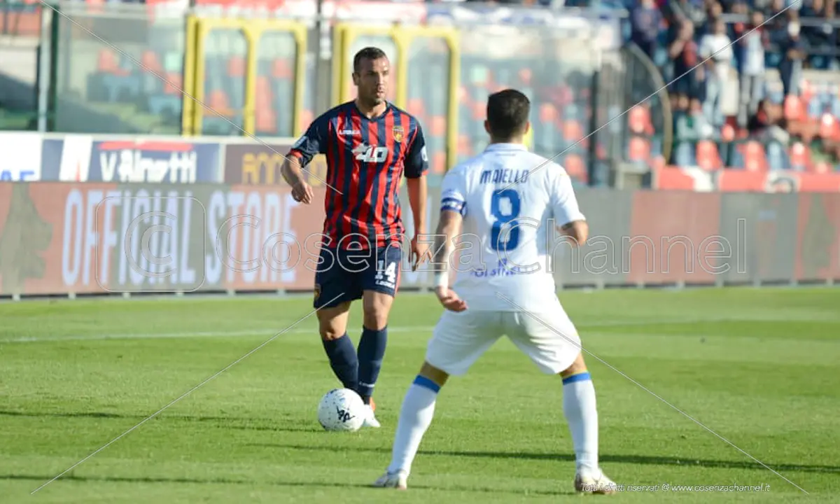 Cosenza, per Tiritiello tanto mercato in C. Tre squadre sul difensore