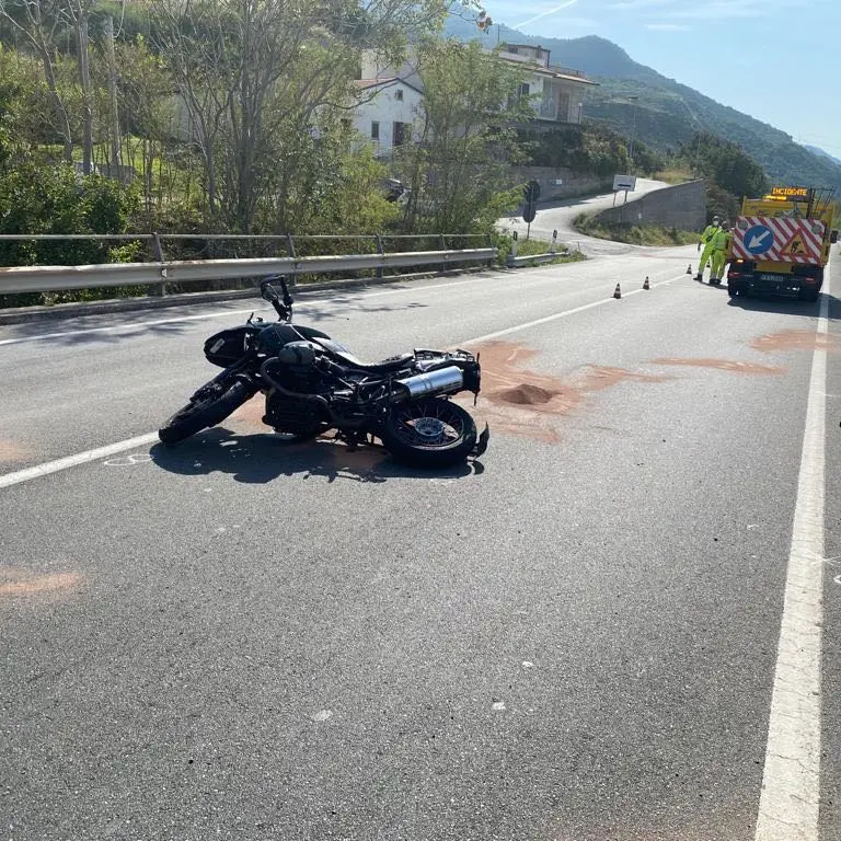 Scontro auto-moto nei pressi di San Lucido: un ferito grave