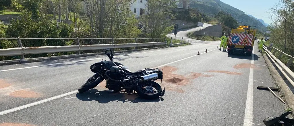 Scontro auto-moto nei pressi di San Lucido: un ferito grave
