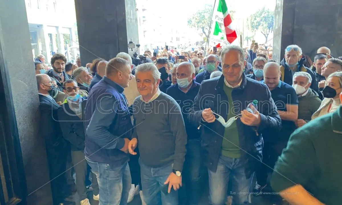Franz Caruso, il riconteggio delle tre liste a sostegno. Altri sei entrano in consiglio?