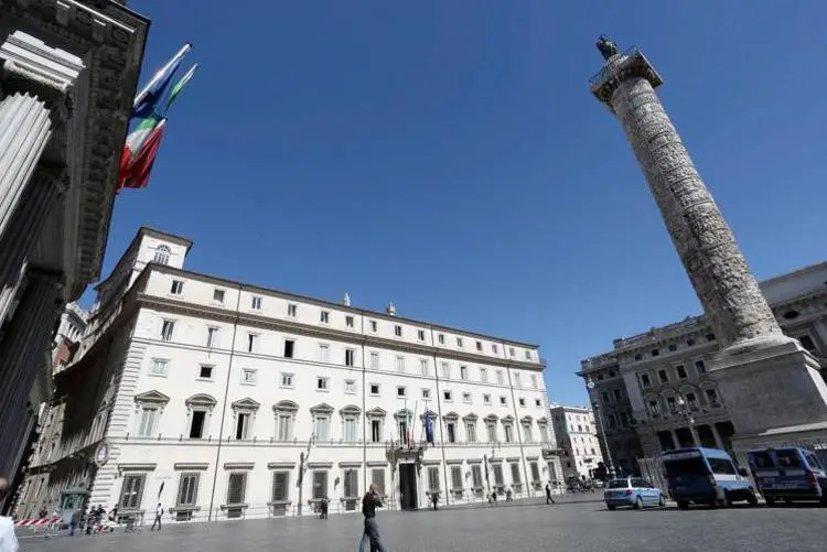 Manovra, taglio tasse da 8 mld. Pensioni, quota 102: dubbi Lega