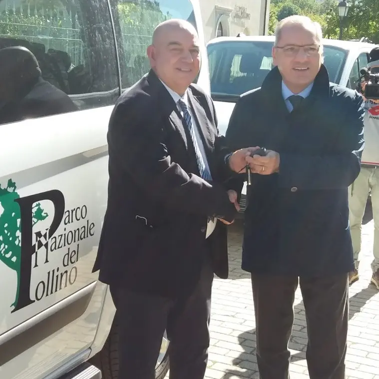 Civita riceve dal Parco un minivan ibrido: \"Lo utilizzeremo per la collettività\"