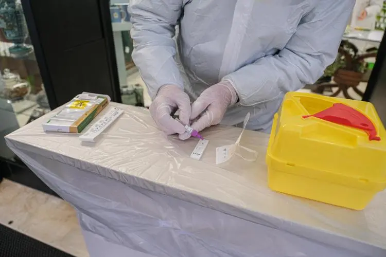 Green pass lavoro, tamponi in farmacia anche oltre orario e in giorni chiusura
