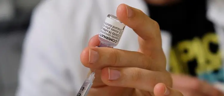 Vaccino covid, terza dose con Moderna e J&J: Fda dice sì