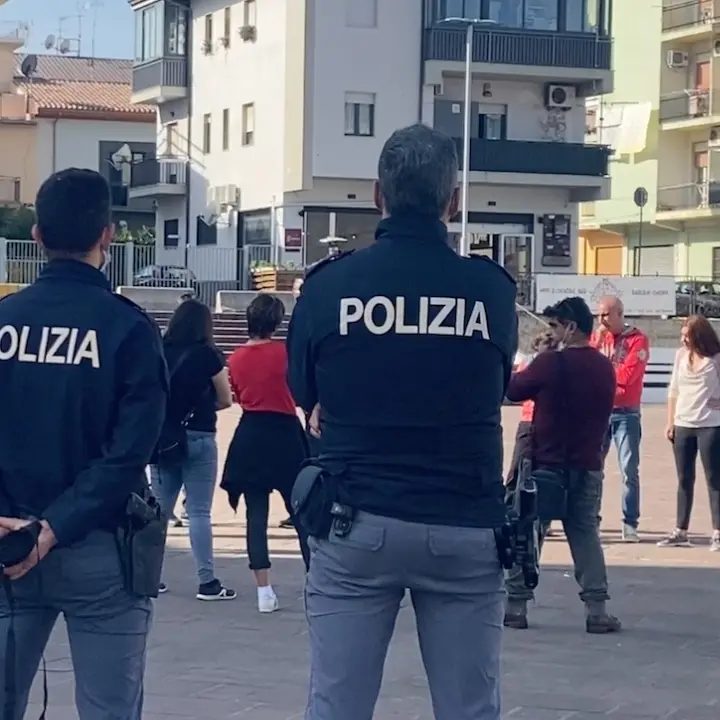 Corigliano Rossano, sit-in pacifico contro il green pass: poche presenze ma tanta indignazione