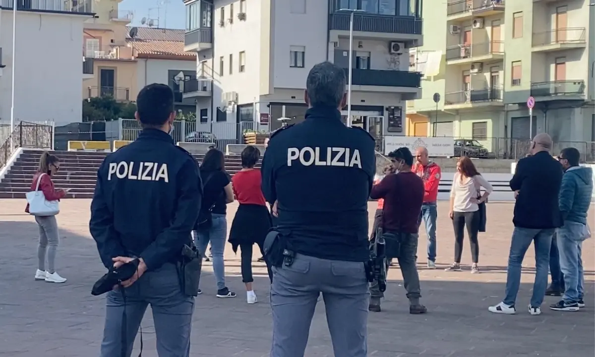 Corigliano Rossano, sit-in pacifico contro il green pass: poche presenze ma tanta indignazione