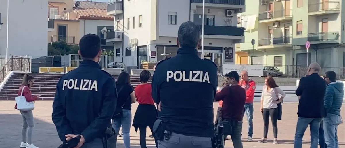 Corigliano Rossano, sit-in pacifico contro il green pass: poche presenze ma tanta indignazione