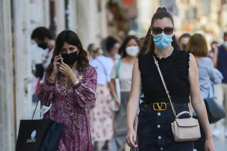 Covid oggi Italia, 2.535 contagi e 30 morti: bollettino 25 ottobre