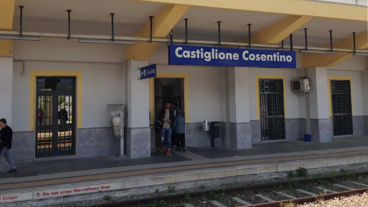 Tragico incidente a Rende. Muore donna investita da un treno