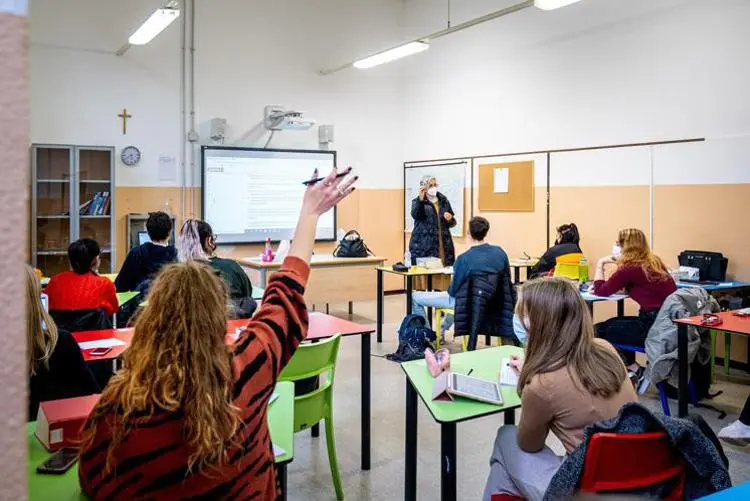 Vaccino Covid e scuola, nemmeno una dose per 1,2 milioni over 12