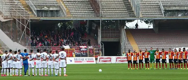 Come all'andata Cosenza e Lecce in campo dopo gli attentati dell'Isis