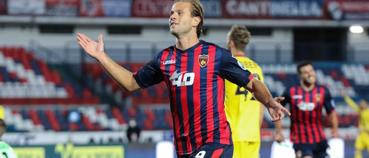 Cosenza, sono in tanti quelli ai saluti oggi. Ecco la lista completa