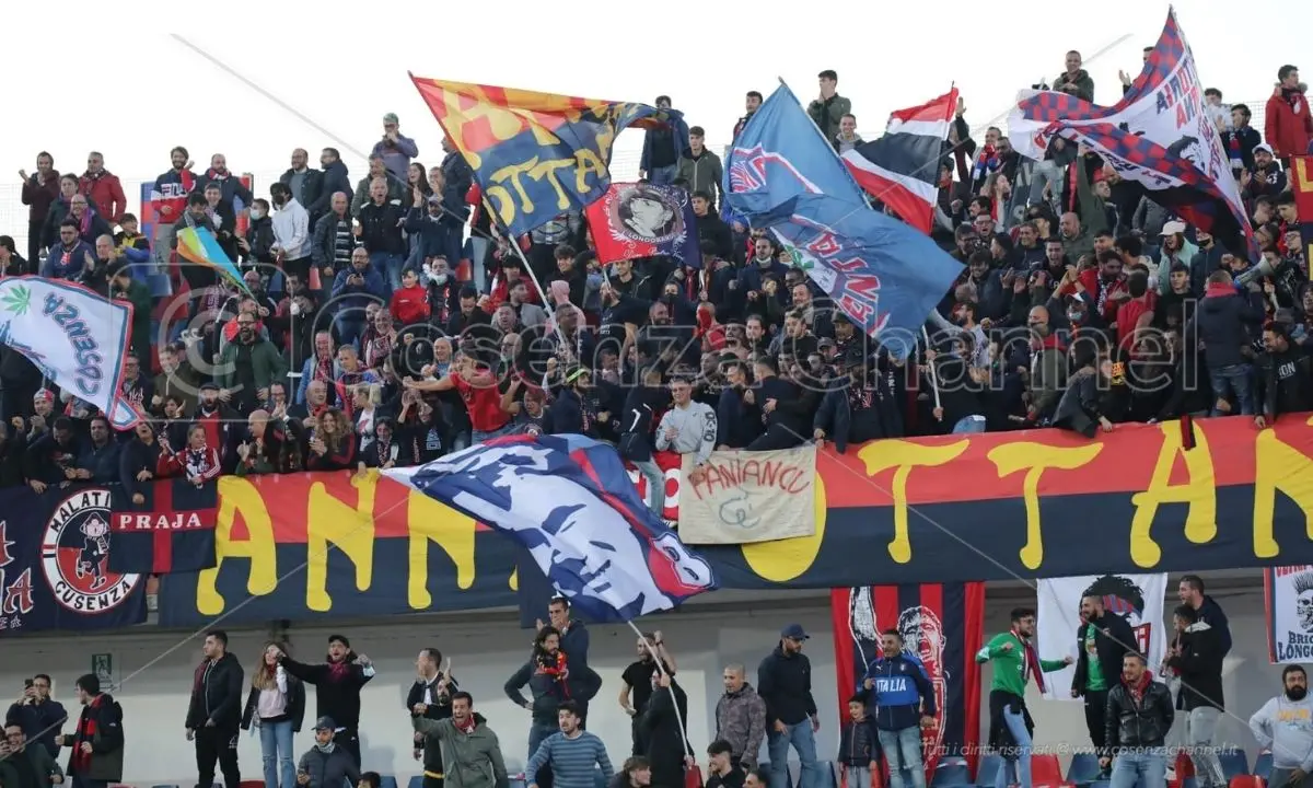 Ternana-Cosenza, ora è ufficiale: niente biglietti ai tifosi rossoblù