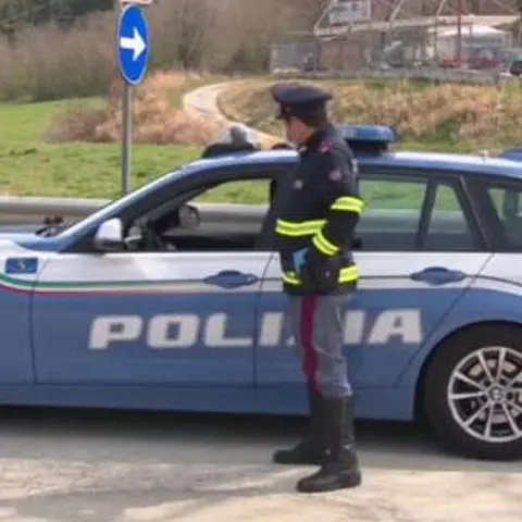 La polizia stradale di Cosenza soccorre un giovane in difficoltà: i dettagli
