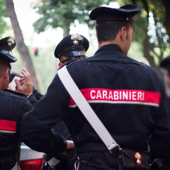 Cosenza, due arresti per evasione. Notificato anche un divieto di avvicinamento ai luoghi frequentati dalla persona offesa