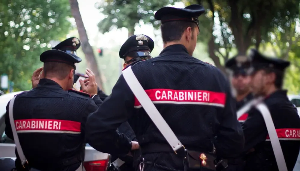 Cosenza, due arresti per evasione. Notificato anche un divieto di avvicinamento ai luoghi frequentati dalla persona offesa